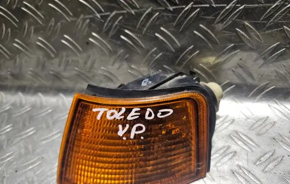 Seat Toledo I (1L) Front indicator light 185142B
