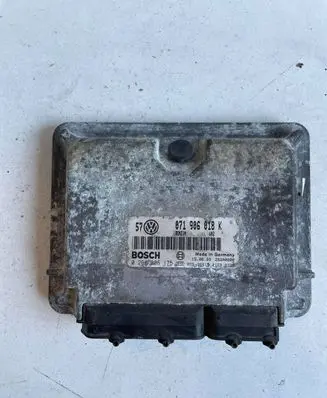 Volkswagen PASSAT B7 Engine control unit/module 071906018k