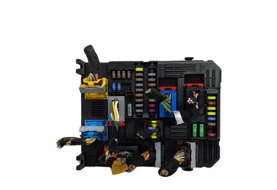 Peugeot 508 II Fuse module 9830813080