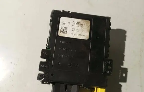 Volkswagen PASSAT B6 Steering angle sensor 3C0953549K 05113850 01101072690175