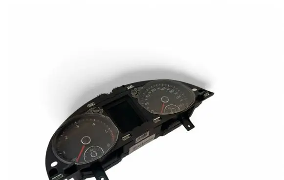 Volkswagen PASSAT B7 Speedometer (instrument cluster) 3AA920870D