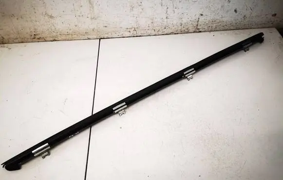 Lexus IS 220D-250-350 Front door glass trim molding