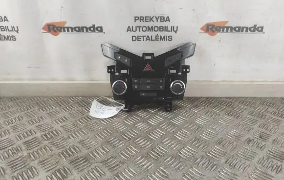 Chevrolet Cruze Climate control unit 3870568 11322359