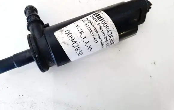 BMW 5 E39 Headlight washer pump 67128377613 67.12-8377613