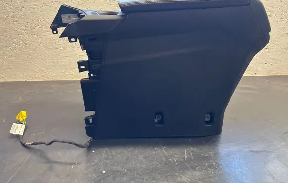 Peugeot 3008 II Armrest 