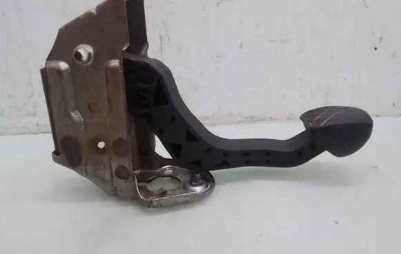 Volkswagen Fox Clutch pedal