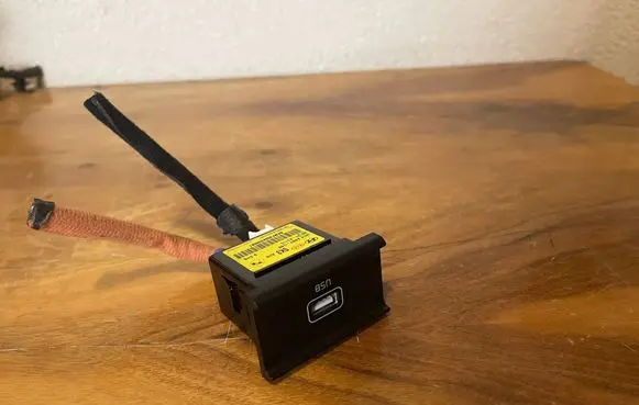 KIA Niro USB socket connector 96120K0110