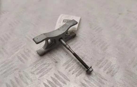 Audi Q5 SQ5 Fuel Injector clamp holder 04L130216