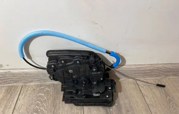 BMW 2 F45 Front door lock 7281931 51217281931