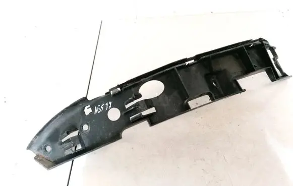 Front bumper mounting bracket