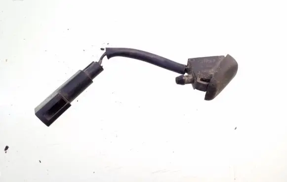 Windshield washer spray nozzle