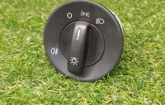 Skoda Octavia Mk2 (1Z) Light switch 1Z0941431F