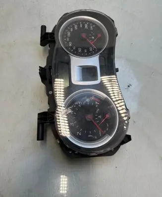 Renault Clio III Speedometer (instrument cluster) 8200628775 UCKB124J92