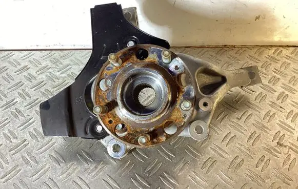 Front wheel hub