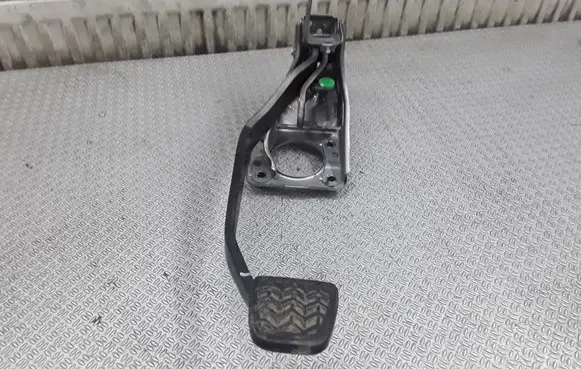 Toyota Yaris Brake pedal