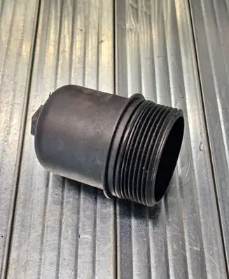 Volkswagen PASSAT B6 Oil filter cover 02E305047A
