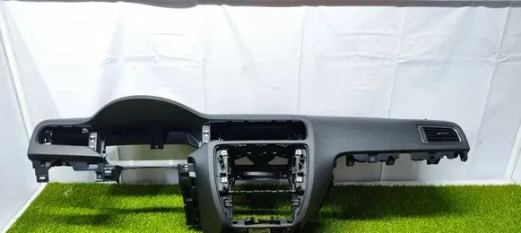 Volkswagen Jetta VI Dashboard 5C7857003