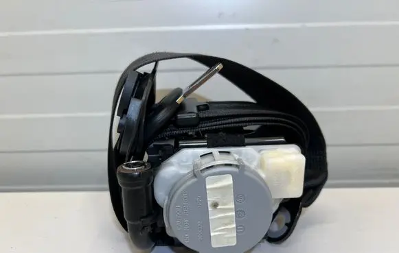 Audi A3 S3 8V Front seatbelt 8v5857705E