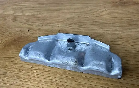 Volvo XC70 Battery bracket 
