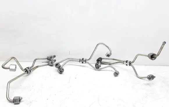 Fuel injector supply line/pipe