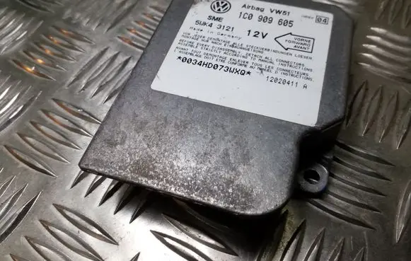 Volkswagen Golf IV Airbag control unit/module 1J0909605