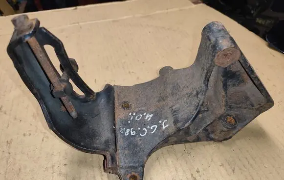 Jeep Grand Cherokee Engine mounting bracket 55010861