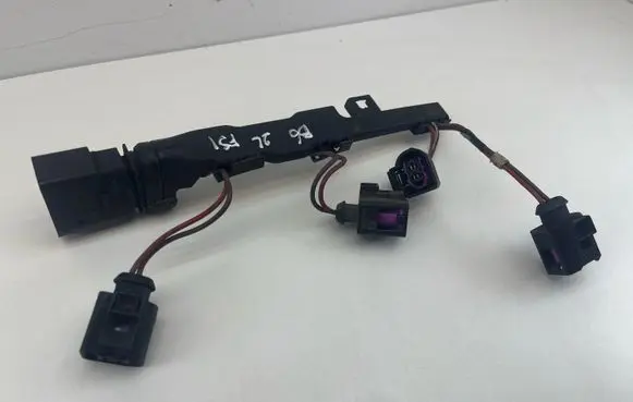 Volkswagen Eos Fuel injector wires 06F971824D