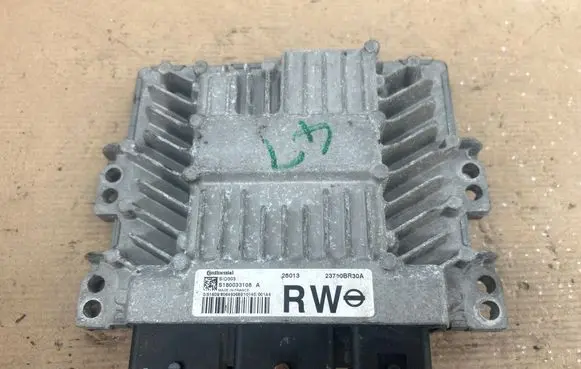 Nissan Qashqai Engine control unit/module 23710BR30A SID303 S180033108A