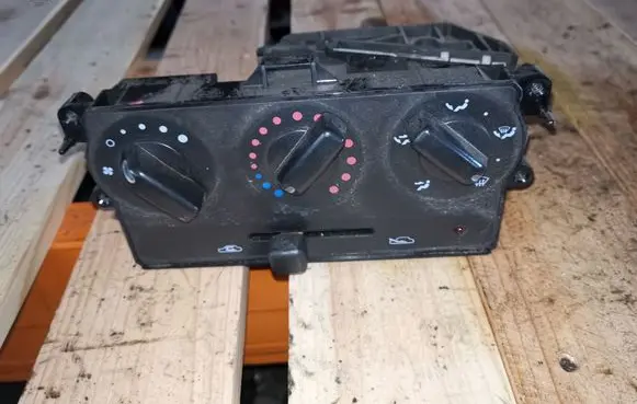 Nissan Micra Climate control unit