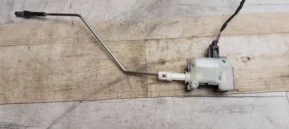 Volkswagen PASSAT CC Central locking motor 