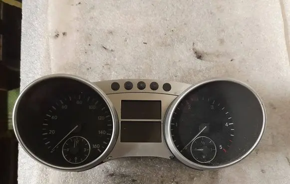 Mercedes-Benz R W251 Speedometer (instrument cluster) A2515409047 2515409047