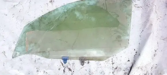 Nissan Almera N16 Front door window glass four-door