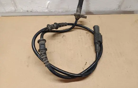 Mercedes-Benz E W211 ABS brake wheel speed sensor A2115402317