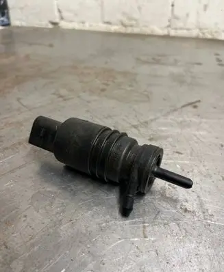 Porsche 911 996 Windscreen/windshield washer pump 008015