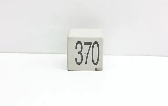 Volkswagen PASSAT B5.5 Other relay 8D0951253