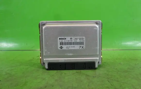 Nissan Almera N16 Engine control unit/module 0281010809