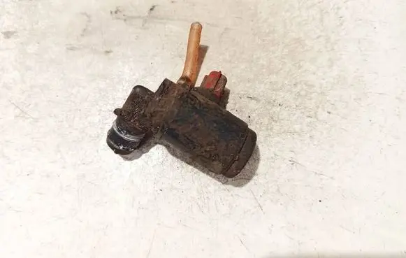 Land Rover Range Rover P38A Windscreen/windshield washer pump 