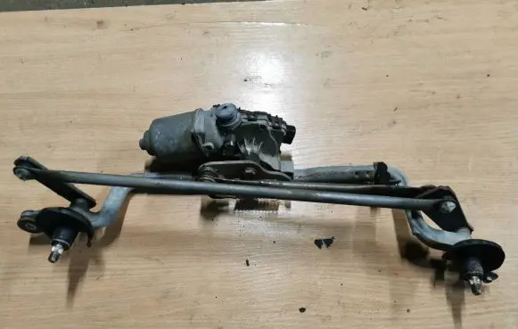 Front wiper linkage and motor