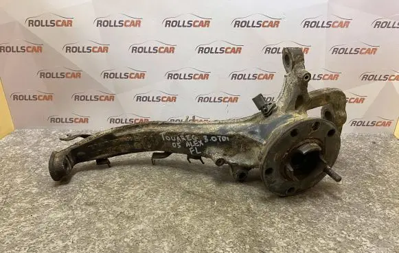 Volkswagen Touareg I Front wheel hub spindle knuckle 7L0407257