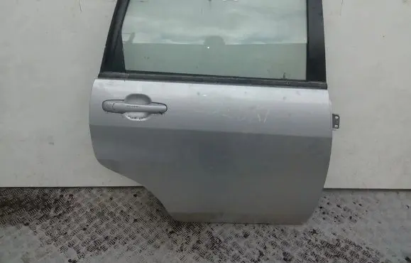 Suzuki Liana Rear door