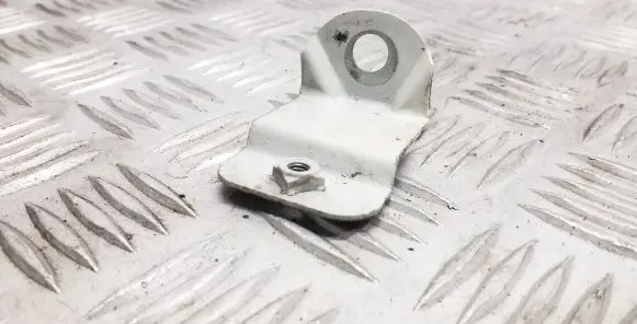 Fender mounting bracket