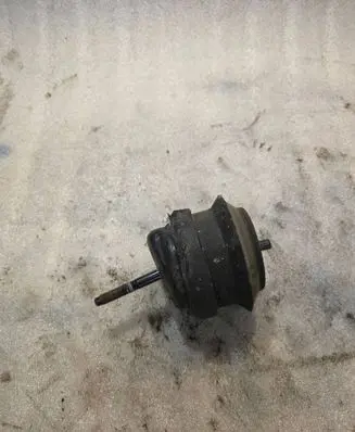 Chrysler Pacifica Engine mount bracket