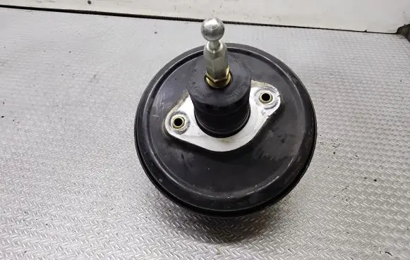 Volkswagen PASSAT B5 Brake booster 4B3612105