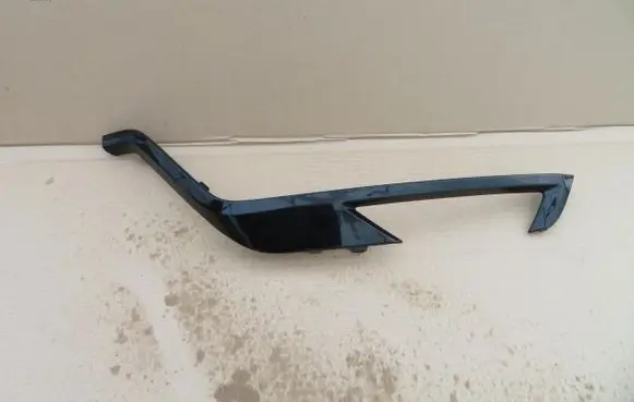 Volvo XC60 Front bumper splitter molding 32227911
