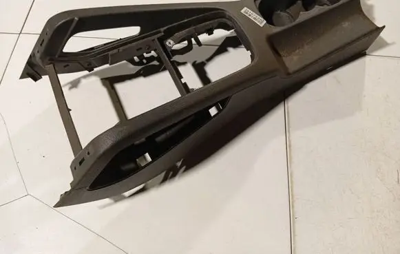 Volkswagen Golf V Center console 1K0863243A