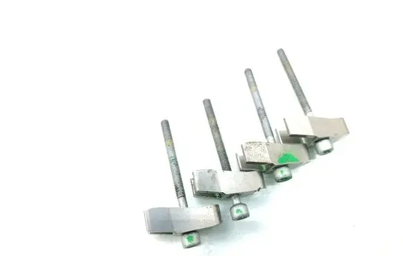 Mercedes-Benz CLC CL203 Fuel Injector clamp holder 