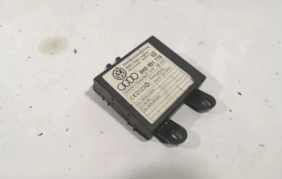 Audi A4 S4 B7 8E 8H Alarm control unit/module 8H0951178