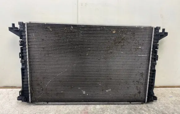 Audi Q7 4M Coolant radiator 8W0121251AB