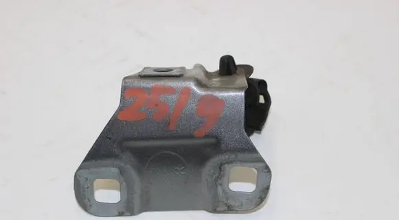 BMW 5 F10 F11 Fender mounting bracket 
