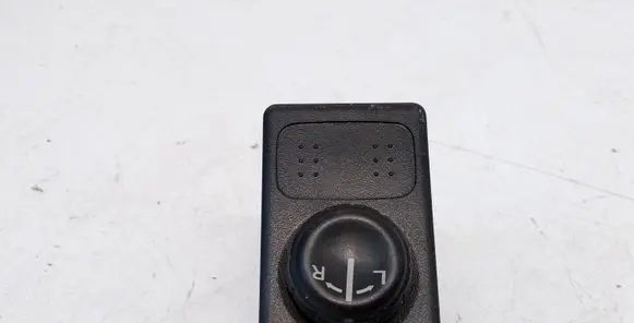 Nissan Almera Tino Wing mirror switch